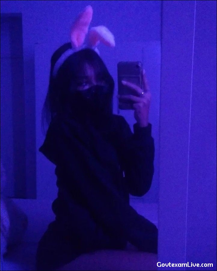 cute-hide-face-girl-pic