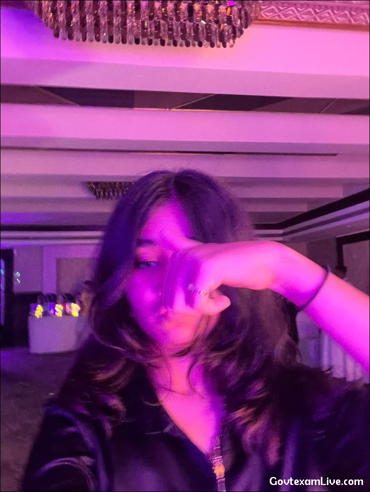 instagram-couple-hidden-face-pic