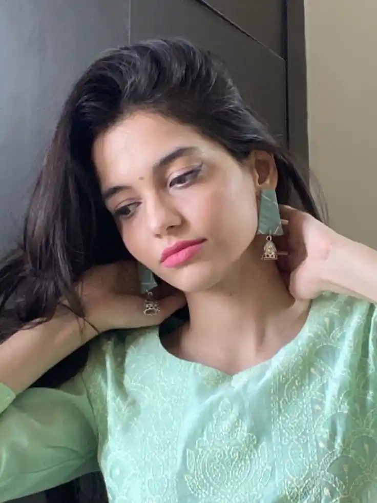 Attractive Attitude Girls Dp for WhatsApp