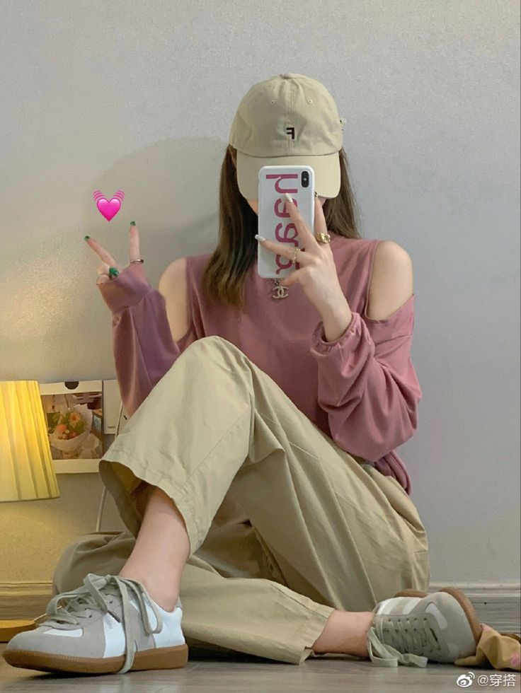 Girl Mirror Selfie Aesthetic Girl Mirror Selfie Aesthetic