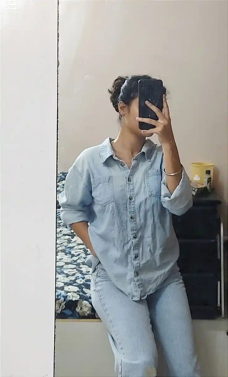 Hidden Face Mirror Selfie DP Hidden Face Mirror Selfie DP