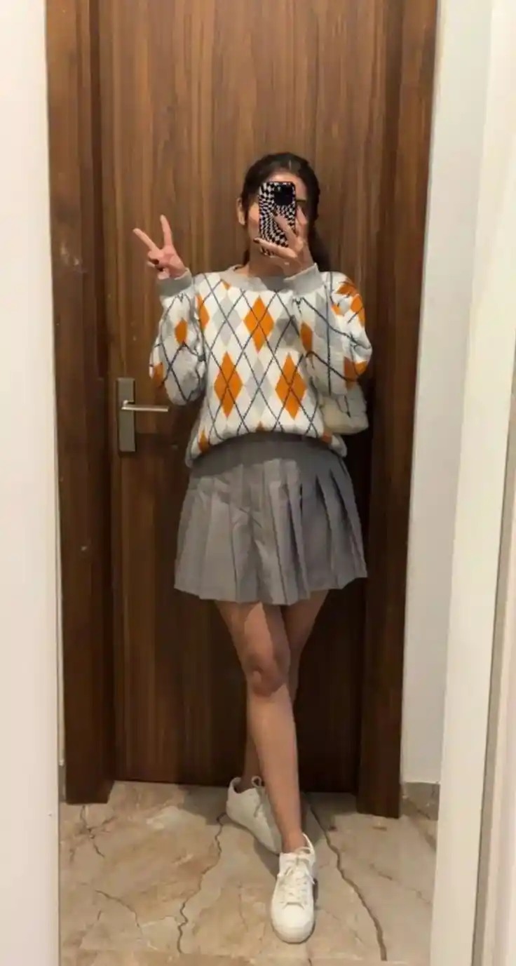 Mirror Selfie Girls Dp for Instagram Mirror Selfie Girls Dp for Instagram