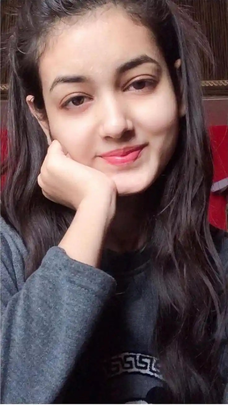 Selfie Attitude Girl Dp