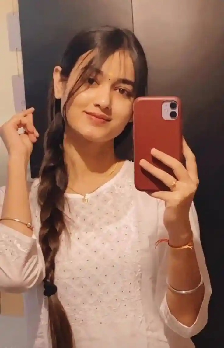 Smart Cool Attitude Girls Dp