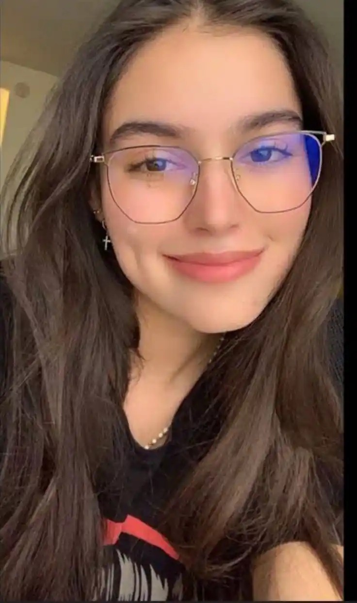 Attitude Girl Dp for WhatsApp Attitude Girl Dp for WhatsApp