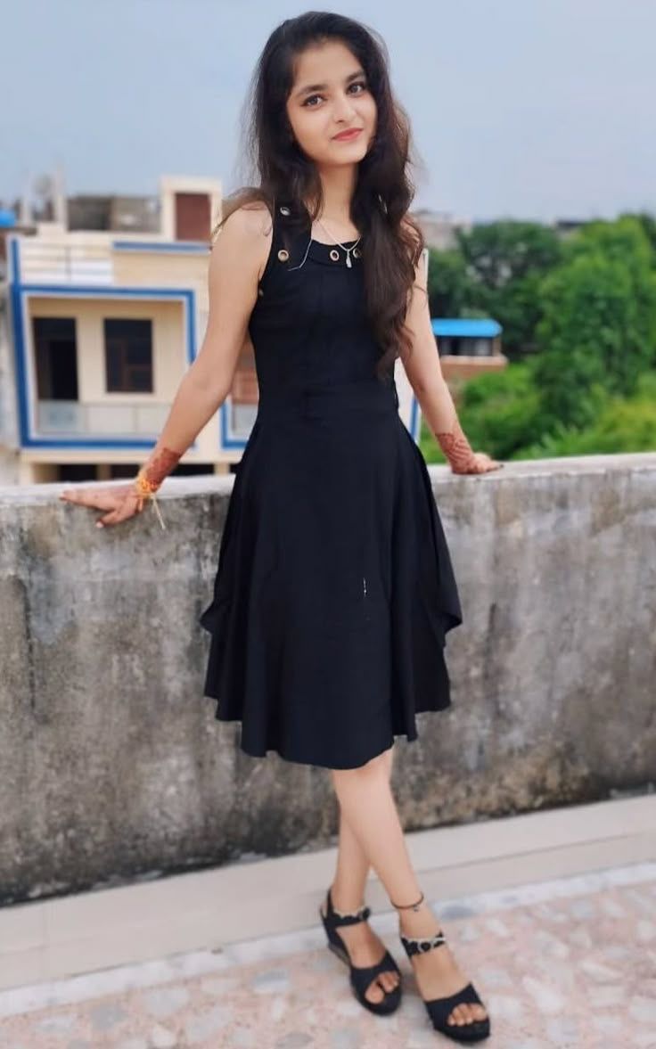 Simple Girl Dp for WhatsApp Simple Girl Dp for WhatsApp