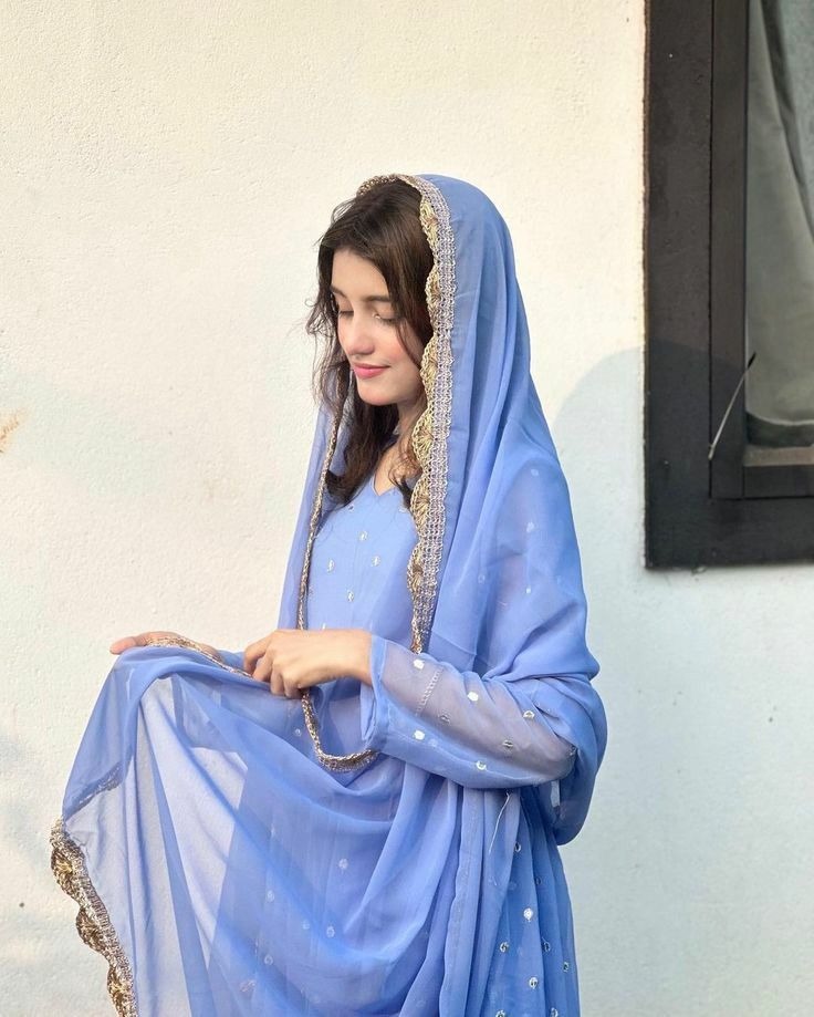 Simplest Cute Girl Pic Simplest Cute Girl Pic